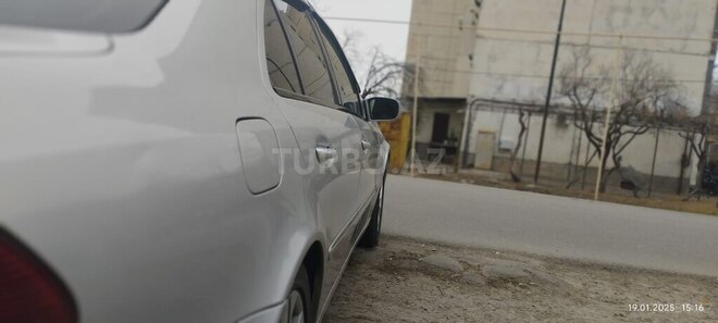 Mercedes E 270-10