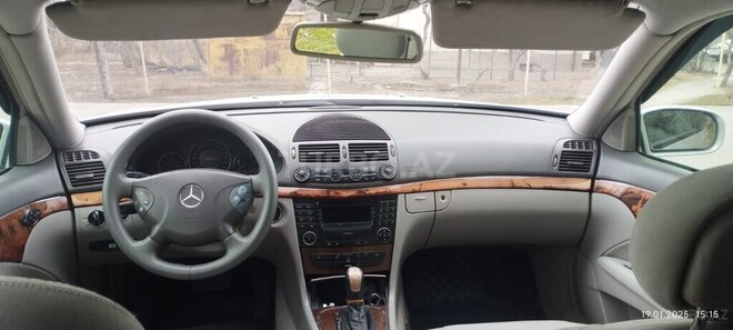 Mercedes E 270-12