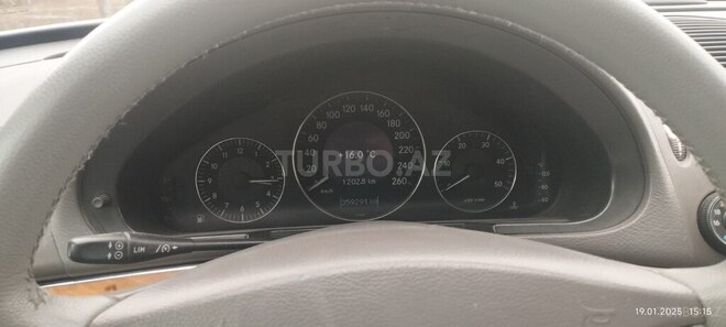 Mercedes E 270-11
