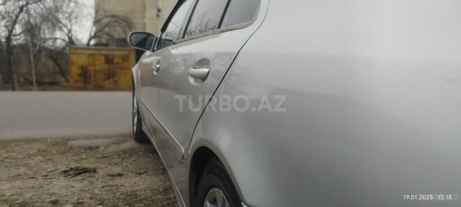 Mercedes E 270-13