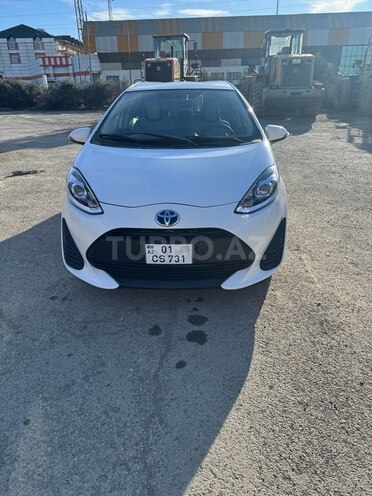 Toyota Aqua-1