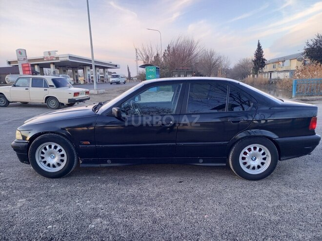 BMW 318 1992, 123,456 km - 1.8 l - Salyan