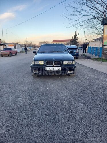 BMW 318 1992, 123,456 km - 1.8 l - Salyan