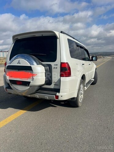 Mitsubishi Pajero 2010, 435,000 km - 3.5 л - Bakı