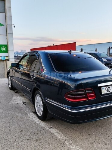 Mercedes E 220 d 2001, 449,000 km - 2.2 l - Bakı