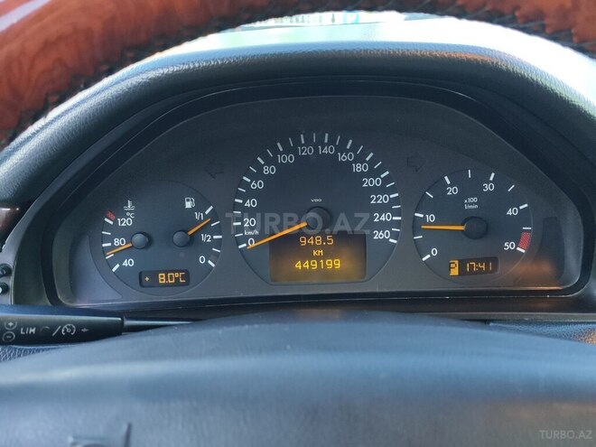 Mercedes E 220 d 2001, 449,000 km - 2.2 l - Bakı