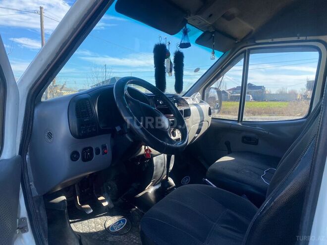 Ford Transit-4