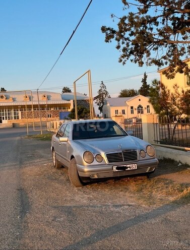 Mercedes E 220 d 1999, 324,495 km - 2.2 л - Goranboy
