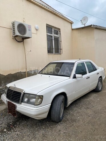 Mercedes E 200 1992, 258,000 km - 2.0 l - Sumqayıt