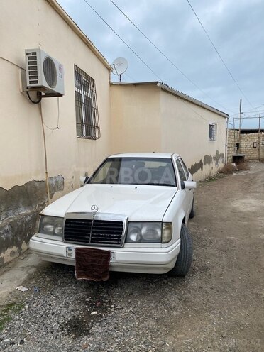 Mercedes E 200 1992, 258,000 km - 2.0 l - Sumqayıt