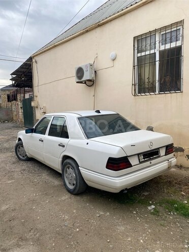 Mercedes E 200 1992, 258,000 km - 2.0 l - Sumqayıt