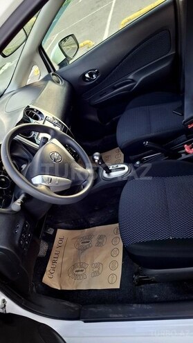 Nissan Note-7