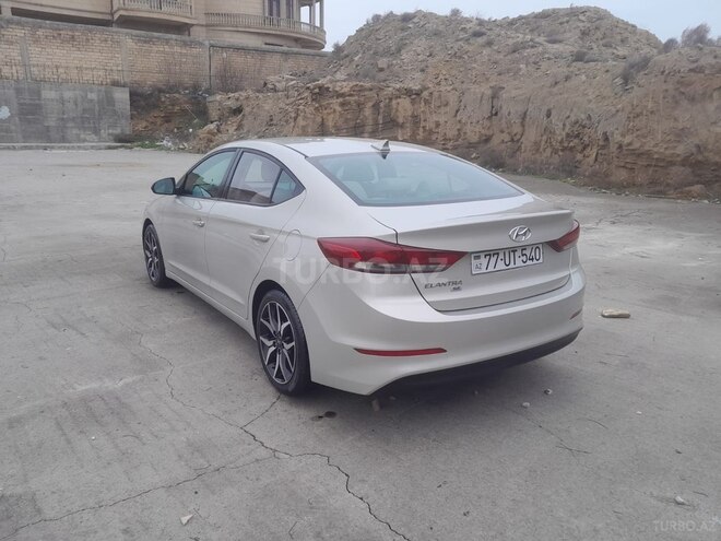 Hyundai Elantra-3