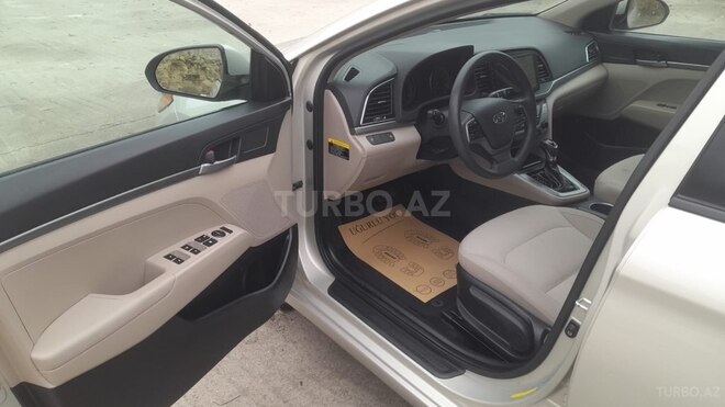 Hyundai Elantra-6