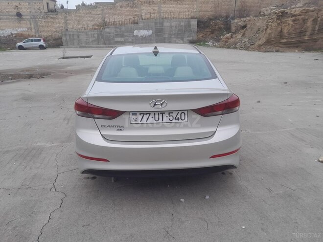 Hyundai Elantra-5