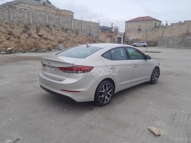 Hyundai Elantra-4