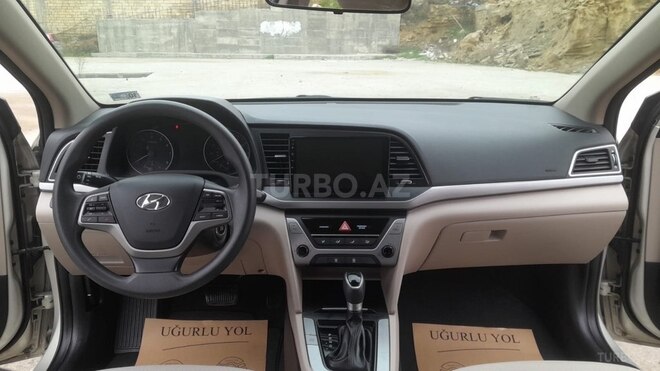 Hyundai Elantra-10