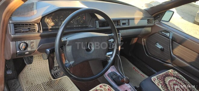 Mercedes E 230 1989, 415,000 km - 2.3 l - Zaqatala