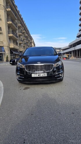 Kia Carnival-1