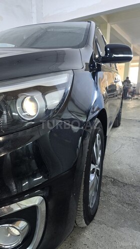 Kia Carnival-6