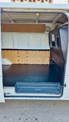 Ford Transit-17