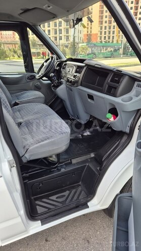 Ford Transit-12