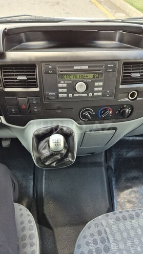 Ford Transit-10