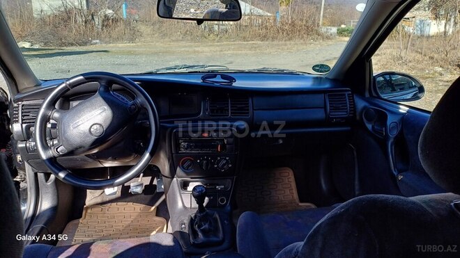 Opel Vectra 2000, 500,000 km - 1.6 l - Zaqatala