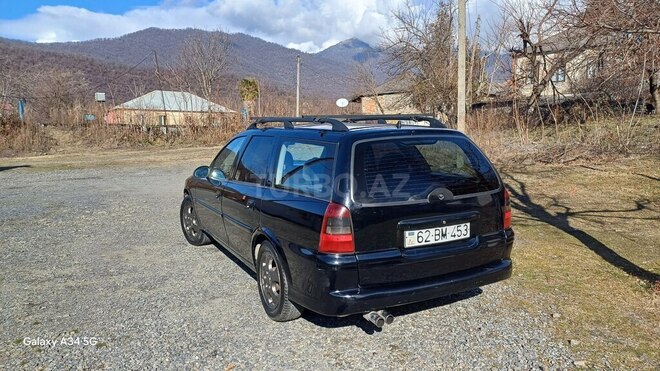 Opel Vectra 2000, 500,000 km - 1.6 l - Zaqatala