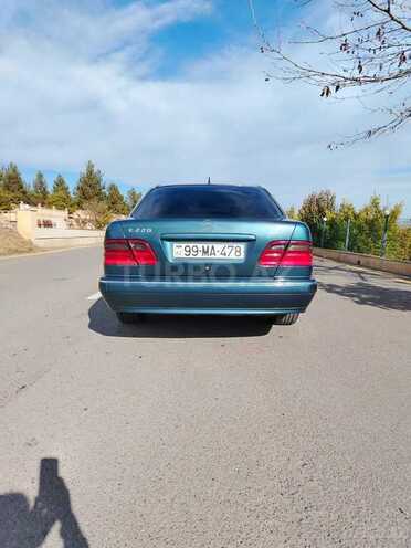 Mercedes E 220 d 2000, 427,000 km - 2.2 l - Füzuli