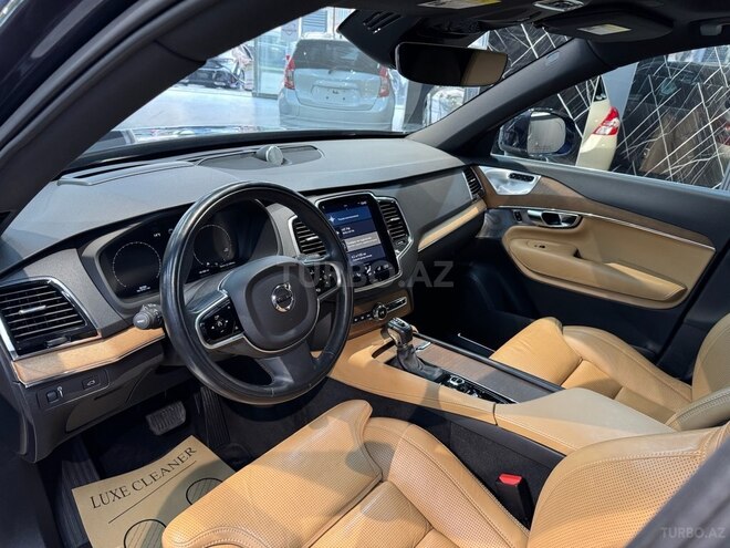 Volvo XC90-21