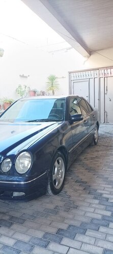 Mercedes E 280 2000, 388,000 km - 2.8 л - Sumqayıt