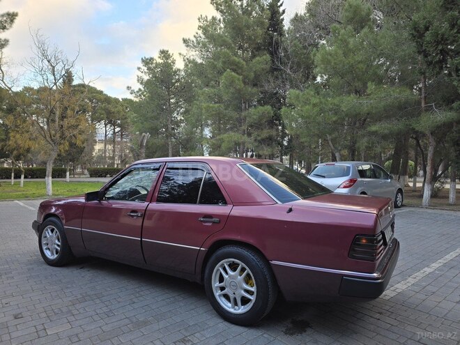 Mercedes E 230 1993, 329,960 km - 2.3 l - Sumqayıt