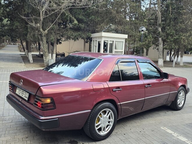 Mercedes E 230 1993, 329,960 km - 2.3 l - Sumqayıt