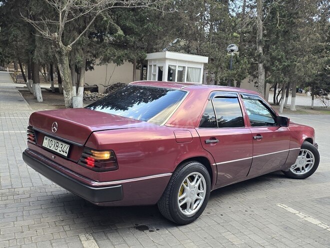 Mercedes E 230 1993, 329,960 km - 2.3 l - Sumqayıt