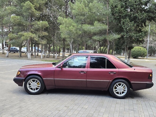 Mercedes E 230 1993, 329,960 km - 2.3 l - Sumqayıt
