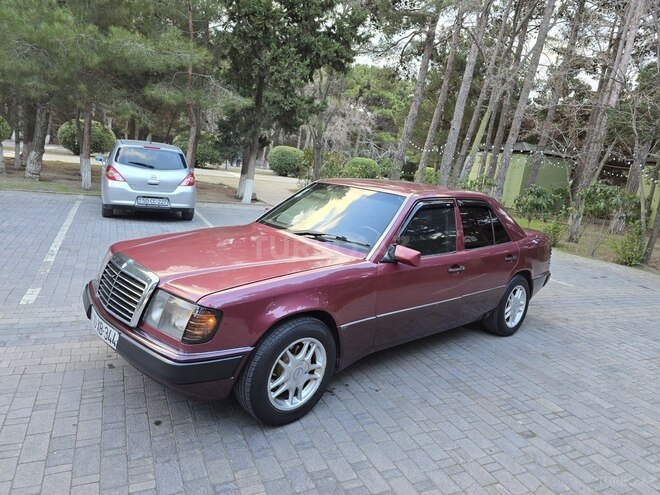 Mercedes E 230 1993, 329,960 km - 2.3 l - Sumqayıt