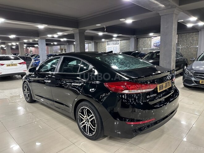 Hyundai Elantra-4