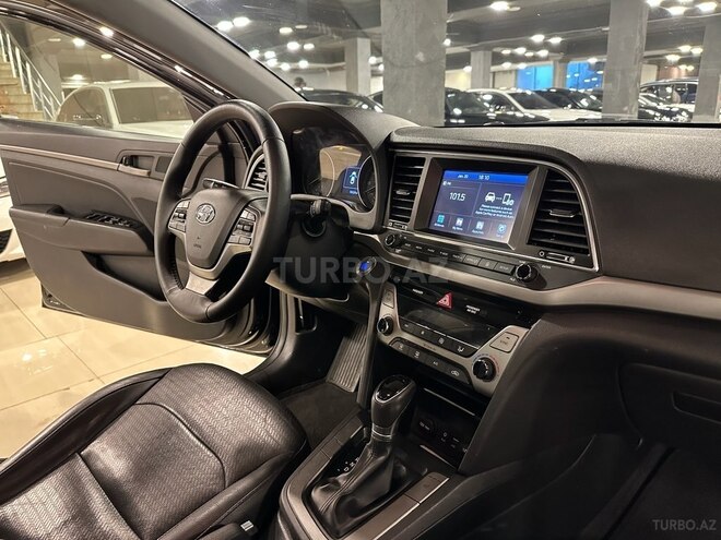 Hyundai Elantra-9