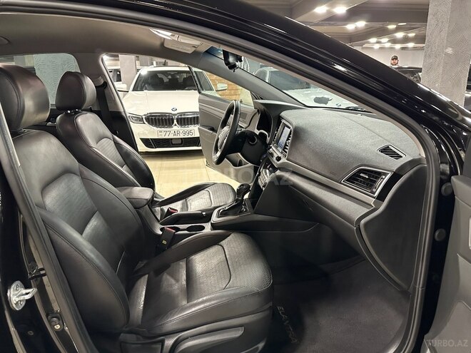 Hyundai Elantra-10