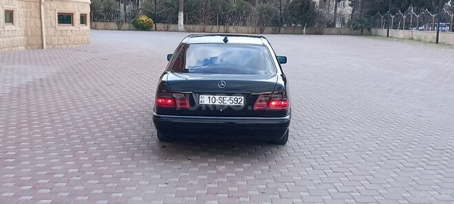Mercedes E 240 1999, 402,000 km - 2.4 l - Şirvan