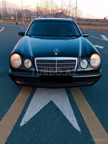 Mercedes E 240 1998, 246,441 km - 2.4 l - Zaqatala