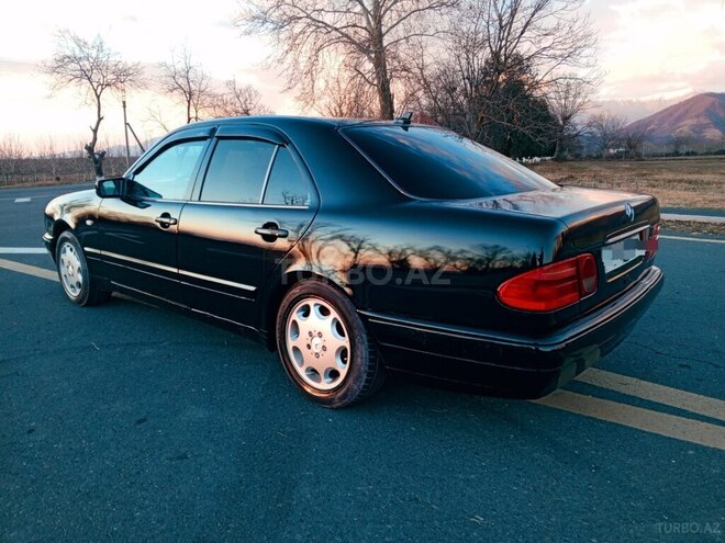 Mercedes E 240 1998, 246,441 km - 2.4 l - Zaqatala