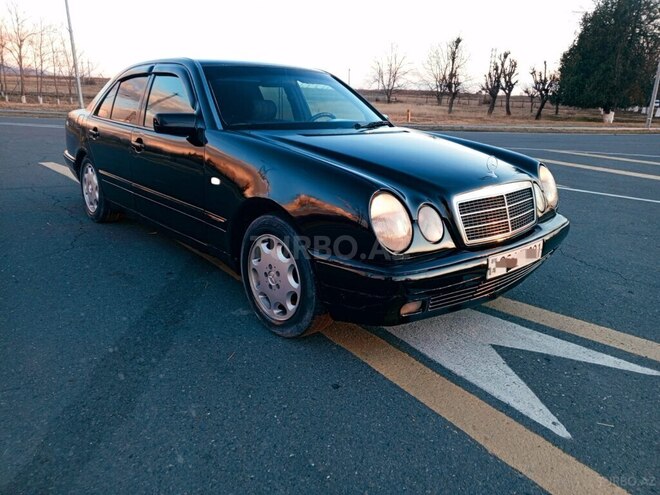 Mercedes E 240 1998, 246,441 km - 2.4 l - Zaqatala