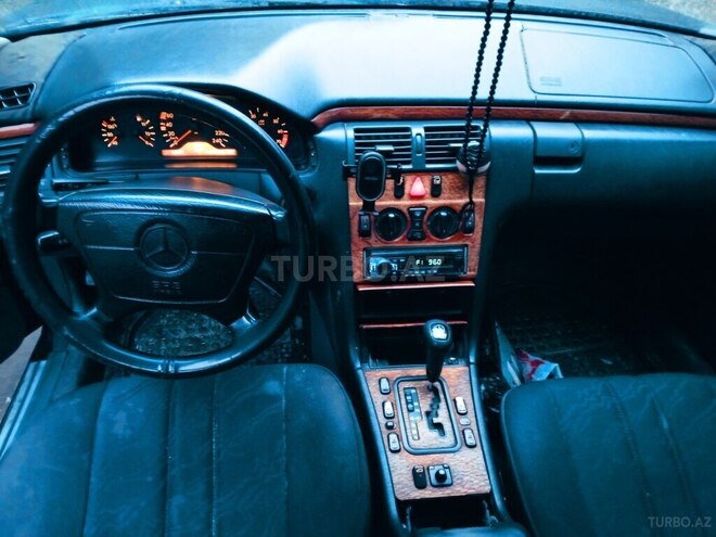 Mercedes E 240 1998, 246,441 km - 2.4 l - Zaqatala