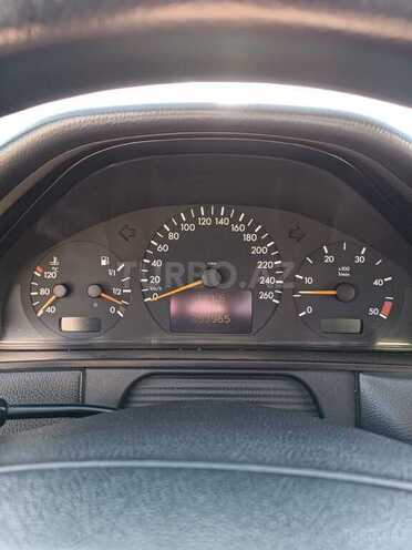Mercedes E 200 d 2001, 253,965 km - 2.2 л - Neftçala