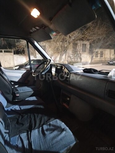 Mercedes Sprinter 412 1998, 350,000 km - 2.9 л - Yevlax