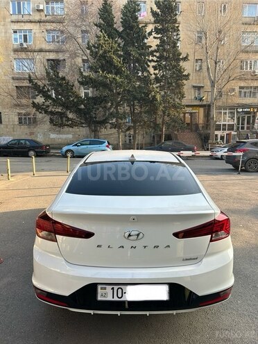 Hyundai Elantra-2