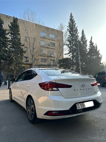 Hyundai Elantra-4