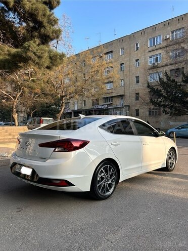 Hyundai Elantra-5